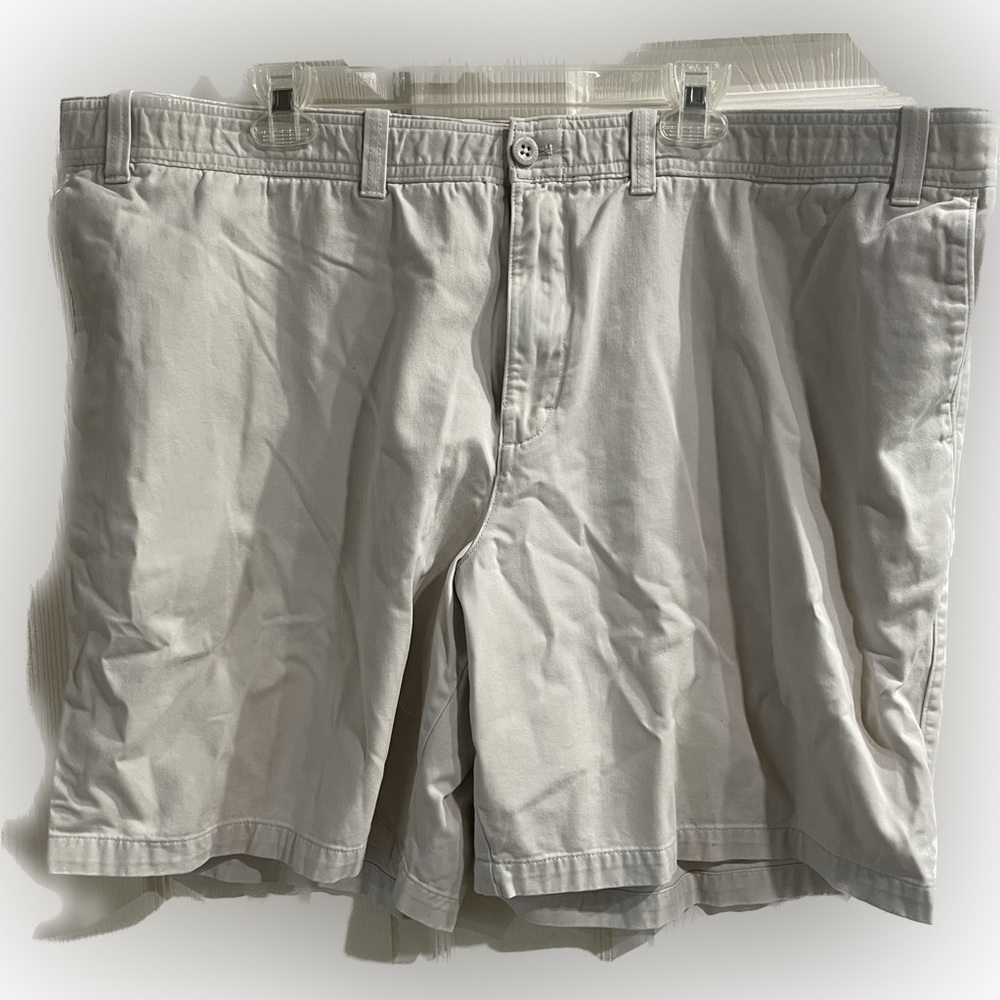 Eddie Bauer Mens XXL khaki shorts. Great condition!